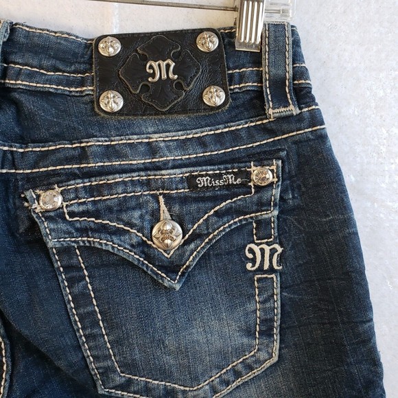 Miss Me Signature Cuffed Capri Jeans Sz 26 Distressed Blue Stitched Flap Pocket - Picture 7 of 12